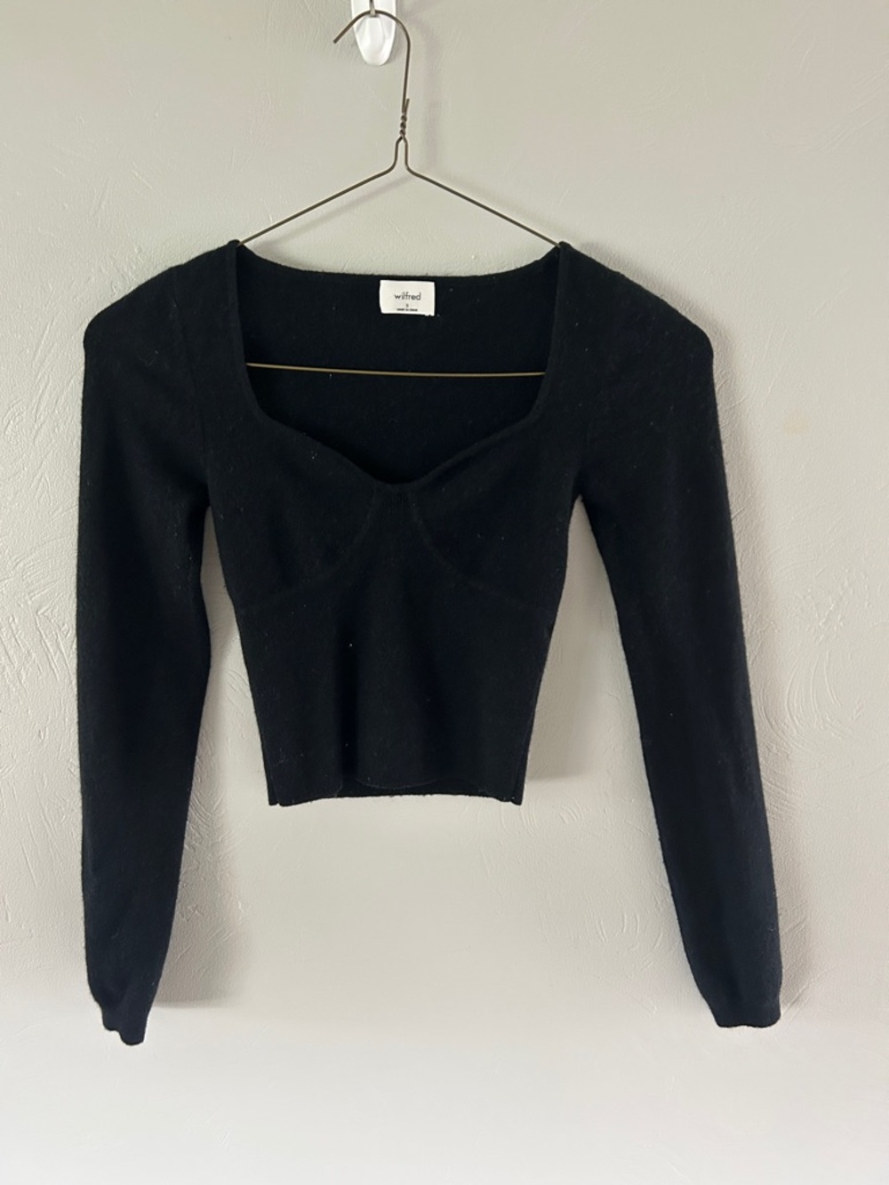 Wilfred Aritzia Black Crop Sweater Top